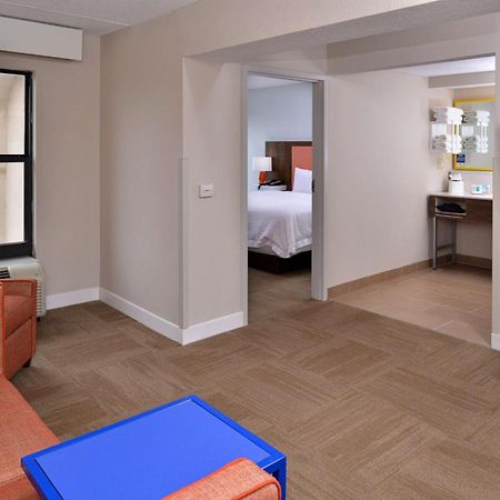 Hampton Inn Henderson Bagian luar foto