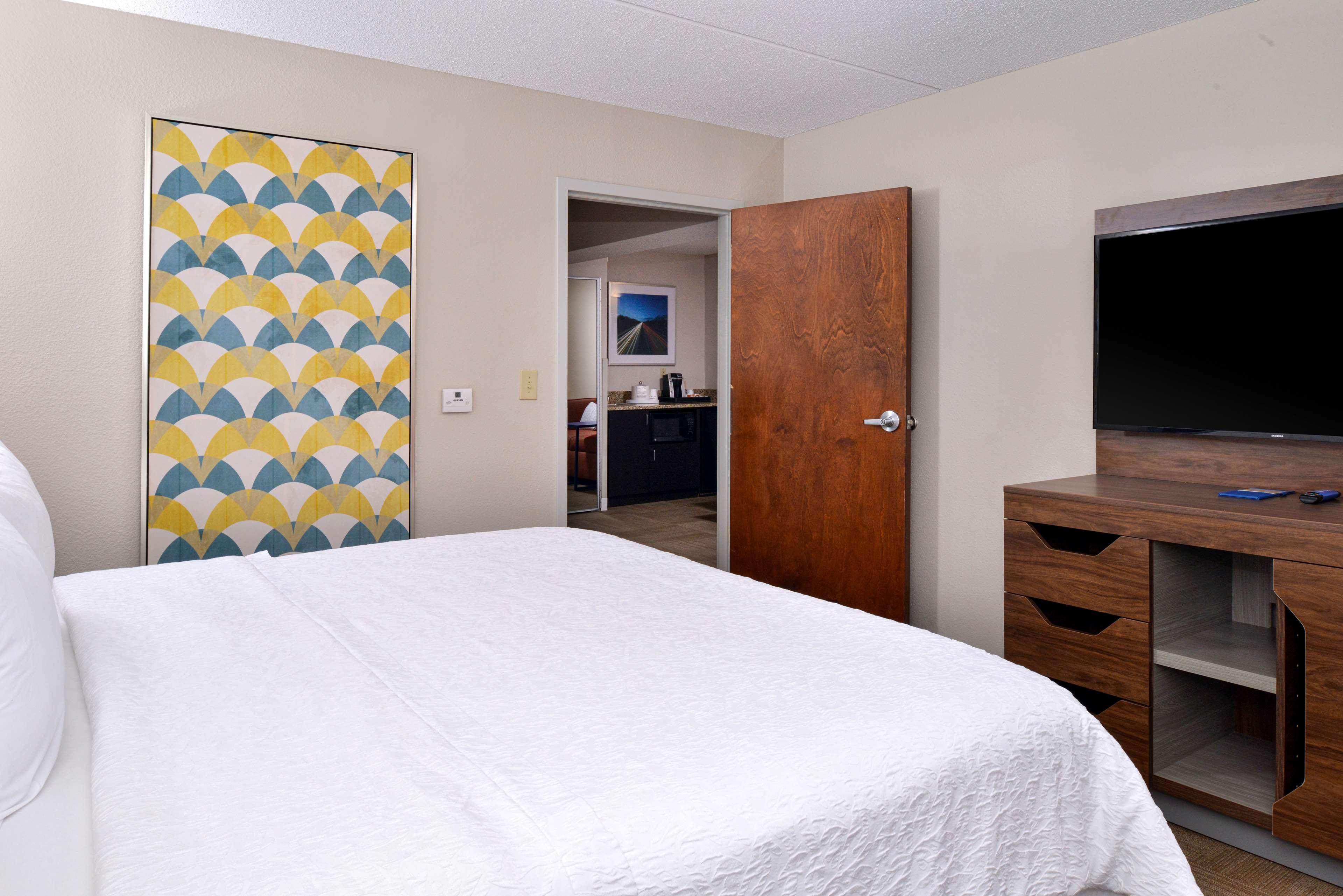 Hampton Inn Henderson Bagian luar foto