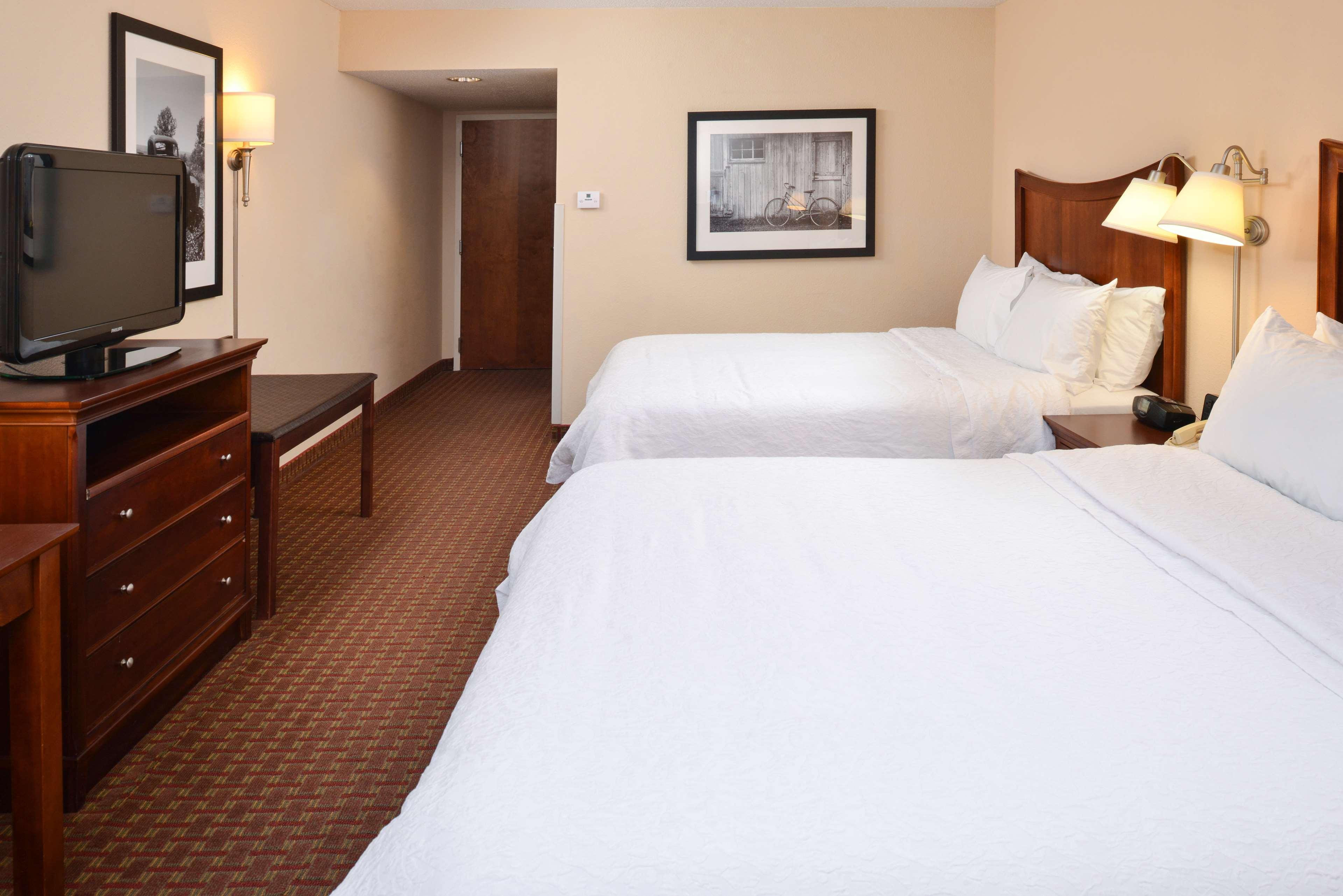 Hampton Inn Henderson Bagian luar foto