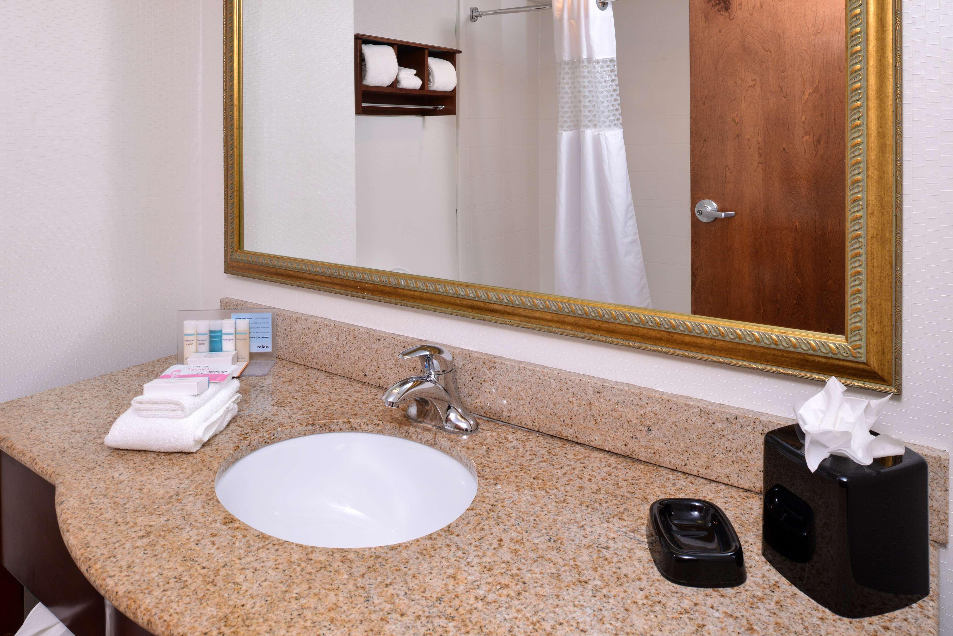 Hampton Inn Henderson Bagian luar foto