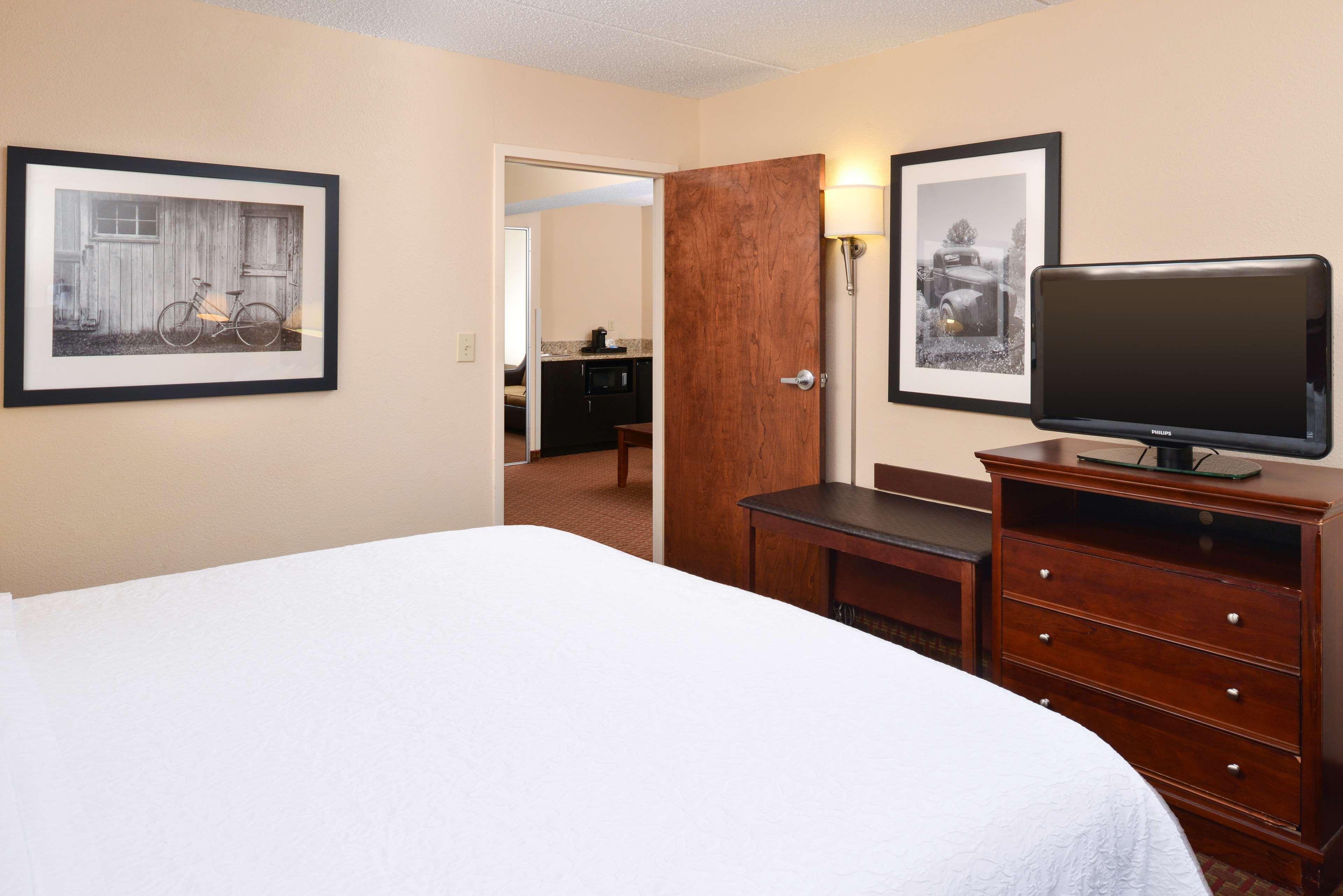 Hampton Inn Henderson Bagian luar foto
