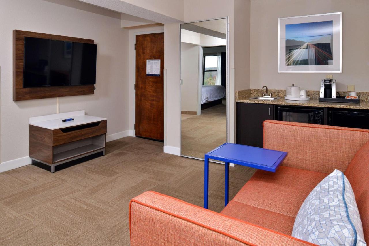 Hampton Inn Henderson Bagian luar foto