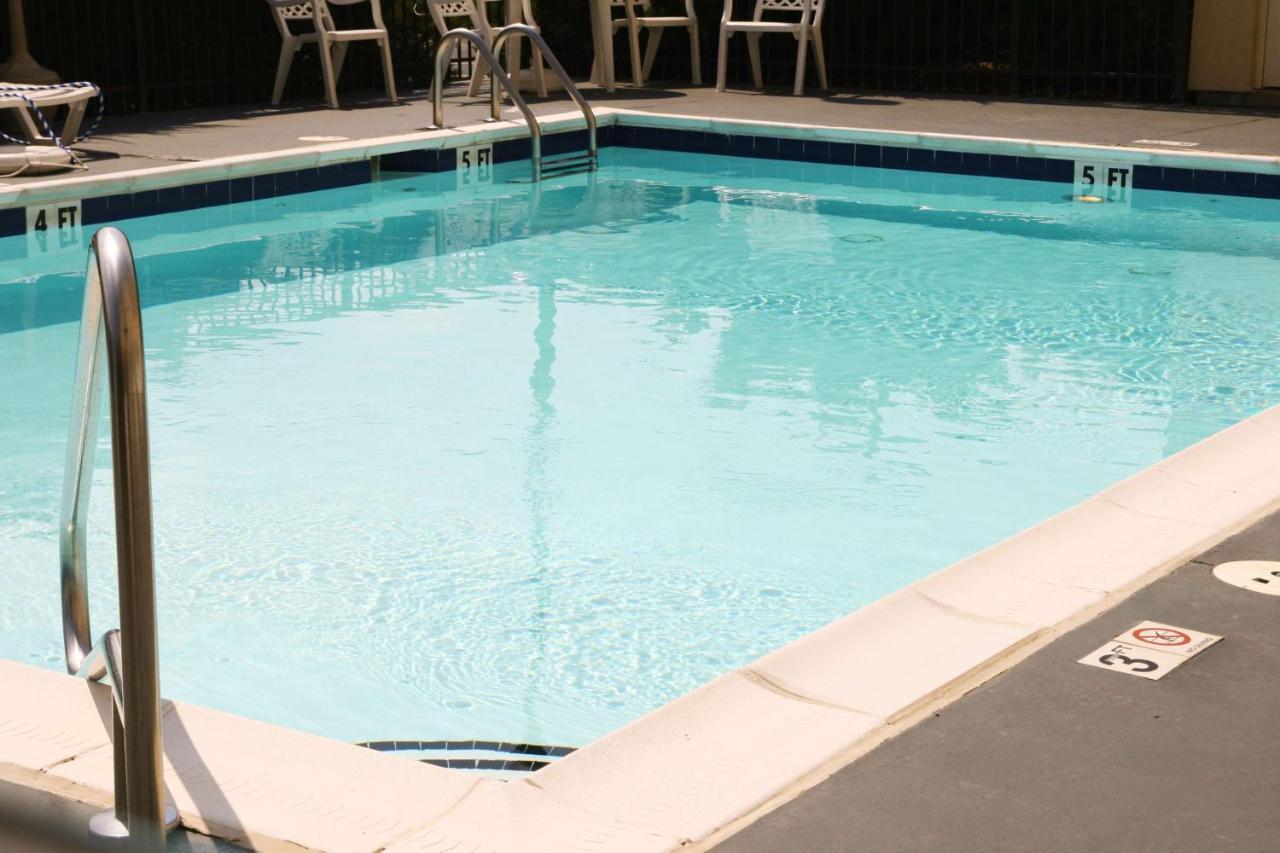 Hampton Inn Henderson Bagian luar foto
