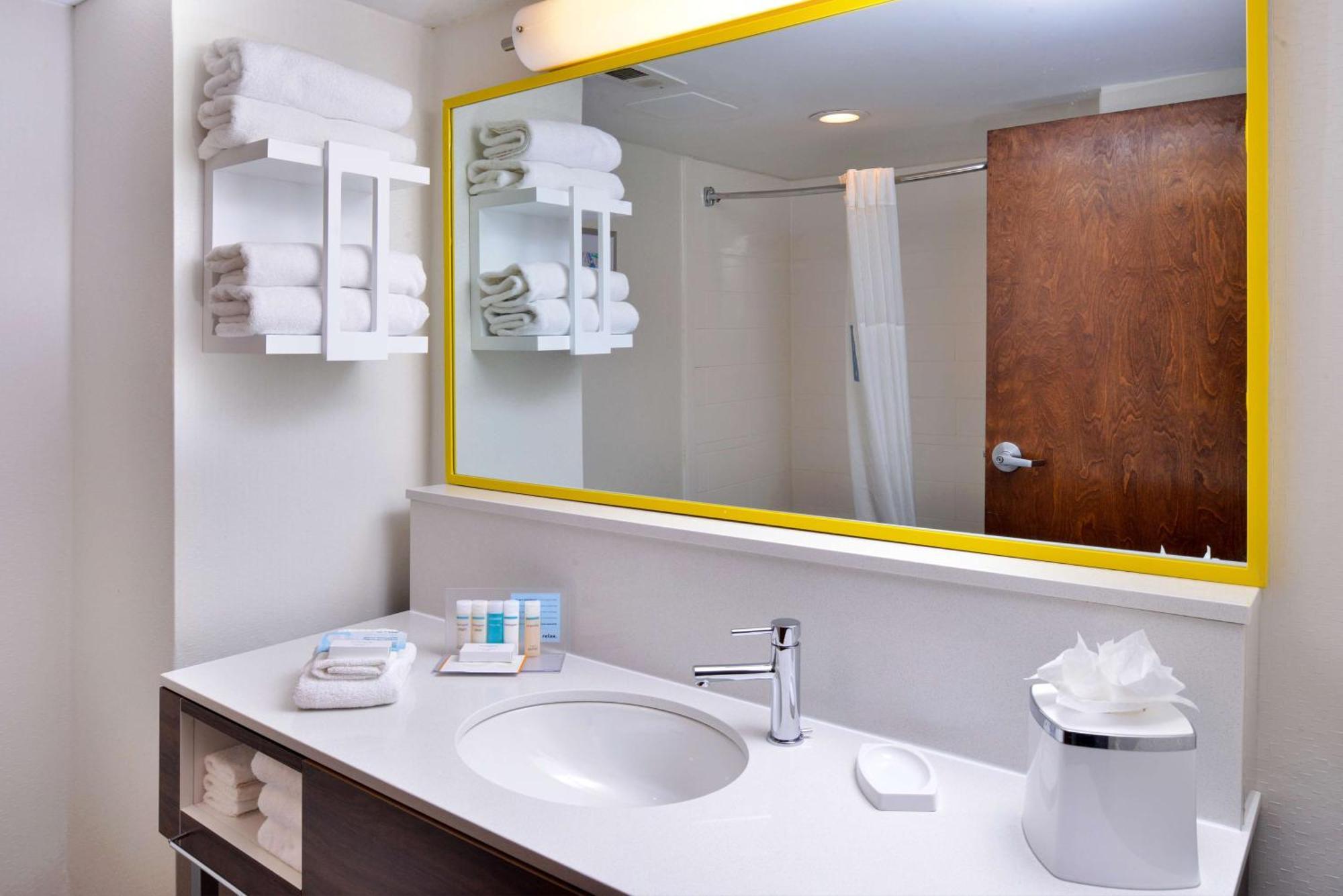 Hampton Inn Henderson Bagian luar foto